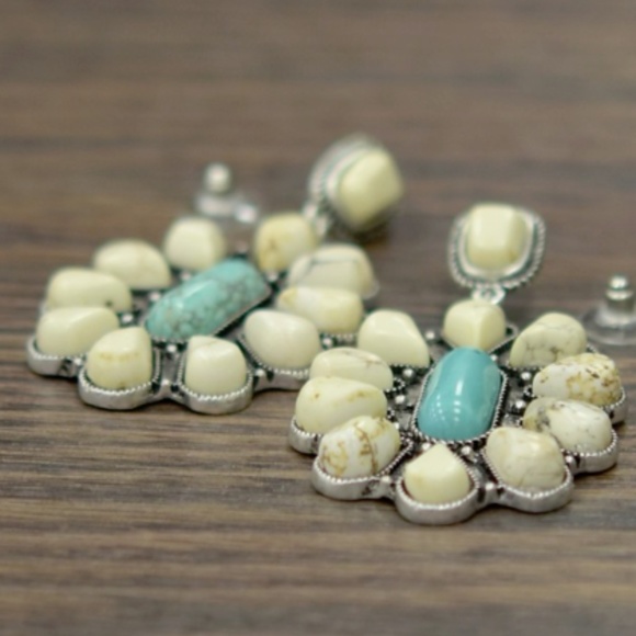 Vintage Boho Silver Turquoise Earrings - Picture 2 of 3